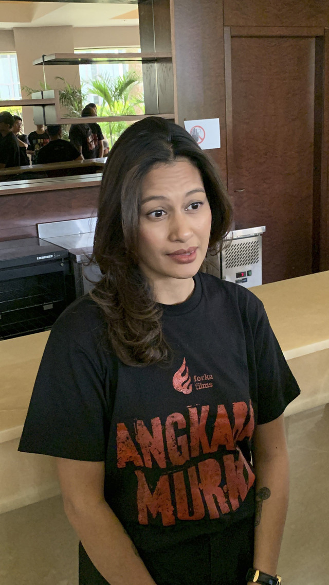 Raihaanun dan para pemeran film Angkara Murka dalam konferensi pers di Epicentrum, Jakarta Selatan, Kamis (24/4/2025). Foto: Vincentius Mario/kumparan