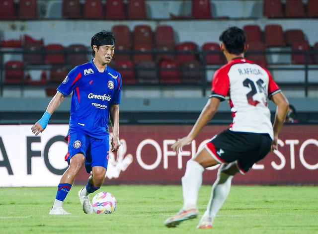 Arema FC saat melawan Madura United di Stadion Kapten I Wayan Dipta, Bali, Kamis (24/4). Foto: Instagram/ @aremafcofficial