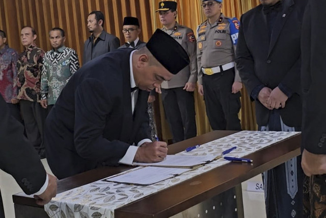 Eks penyidik KPK yang dikenal dengan sebutan 'Raja OTT', Harun Al-Rasyid, dilantik menjadi Deputi Bidang Pengawasan, Pemantauan, dan Evaluasi Badan Penyelenggara (BP) Haji, Kamis (24/4/2025). Foto: Dok. Istimewa