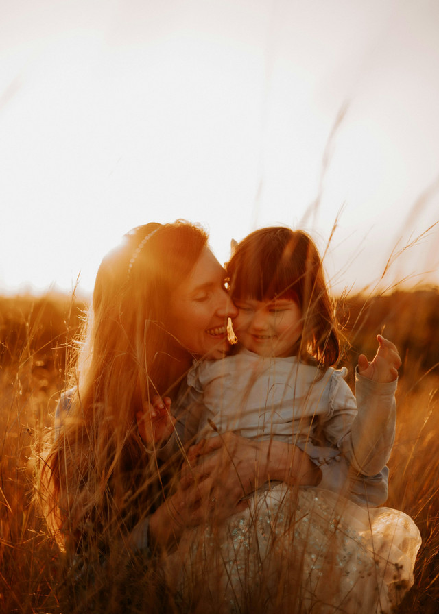"Momen kecil yang membawa kebahagiaan." Foto oleh Nicole Reine di Unsplash.