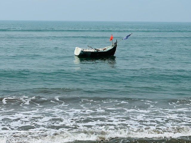 Pantai Sendang Biru. Foto hanya ilustrasi, bukan tempat sebenarnya. Sumber: unsplash.com/Iraj Ishtiak