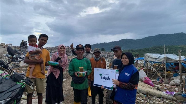 DT Peduli Sumatera Barat bagikan makanan siap santap kepada pejuang keluarga, lansia, janda dhuafa dan difabel (Sumber : DT Peduli)