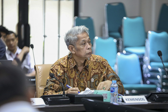 Wakil Menteri Sosial (Wamensos) Agus Jabo Priyono saat hadiri rapat bersama Wakil Menteri Perumahan dan Kawasan Permukiman Fahri Hamzah di Jakarta, Rabu (23/4/2025). Foto: Dok. Kemensos