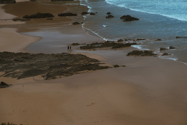 Misteri Pantai Pangandaran. Foto hanya sebagai ilustrasi saja, bukan tempat sebenarnya. Sumber: Unsplash/Bea Vallejo.