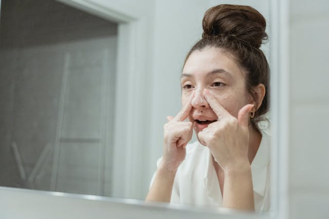 Ilustrasi jenis Viva Milk Cleanser dan kegunaannya bagi kulit wajah. Sumber: Pexels/Miriam Alonso
