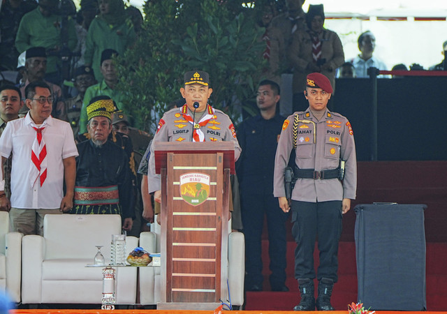 Kapolri Jenderal Listyo Sigit Prabowo membuka kegiatan Jambore Karhutla Riau 2025 di Bumi Perkemahan Tahura Sultan Syarif Hasyim, Siak, pada Jumat (25/4/2025). Foto: Istimewa