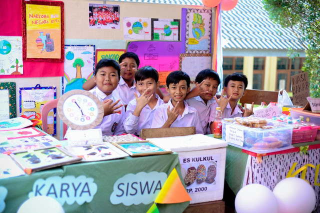 Proyek ekonomi kreatif di SD ( Sumber: https://www.pexels.com/id-id/ )