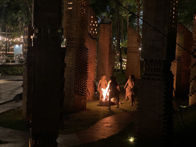 Pertunjukan Prehistoric Body Theater di Art Jakarta Gardens 2025 (Dok. Hidayat Adhiningrat)