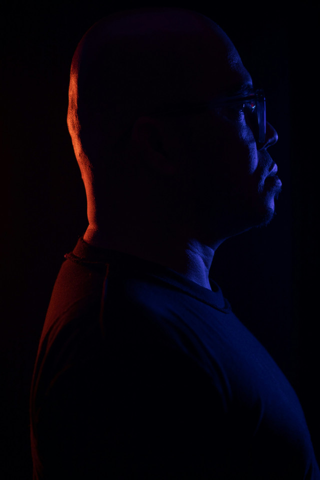 Siluet seorang ayah di malam hari. Foto oleh MD Duran di Unsplash