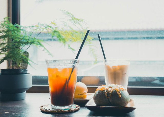 Cafe di Menes Pandeglang, foto hanya ilustrasi, bukan tempat sebenarnya: Pexels/Gu Ko