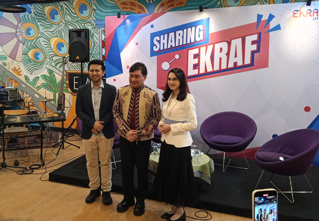 Staf Khusus Presiden Bidang Ekonomi Kreatif (Ekraf) Yovie Widianto (tengah) bersama Emil Dardak dan Arumi Bachsin. Foto: Masruroh/Basra