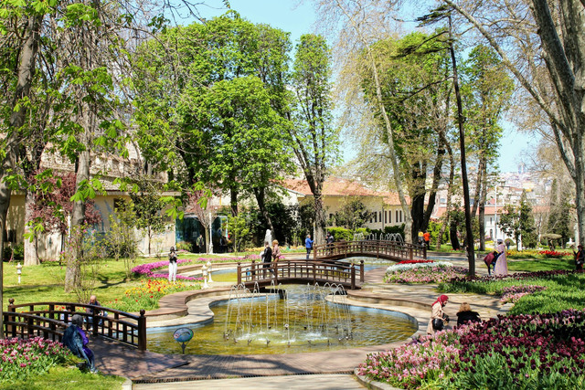 Taman 3 Generasi. Foto hanya sebagai ilustrasi, bukan tempat sebenarnya. Sumber foto: Unsplash-Abdul Rahman Dabbour