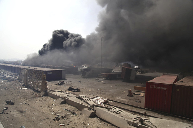 Asap dari ledakan terlihat di pelabuhan Shahid Rajaee di Bandar Abbas, Iran, Sabtu (26/4/2025). Foto: REUTERS