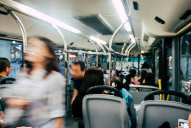 Rute Royaltrans D32. Foto hanya ilustrasi, bukan tempat sebenarnya. Sumber: Unsplash/Ina Carolino