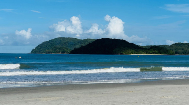 Pantai Chenang. Foto: Dok. Istimewa