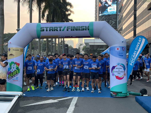 Acara Run & Walk for Responsible and Decent Work yang diselenggarakan oleh Panasonic GOBEL di Jalan Jenderal Sudirman, Minggu (27/4/2025). Foto: Najma Ramadhanya/kumparan