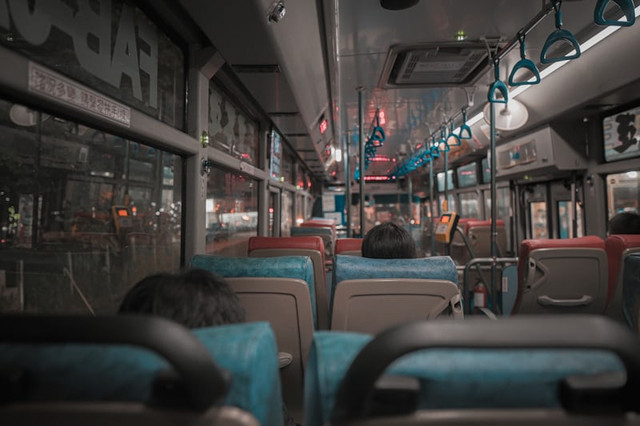 rute Royaltrans Cibubur. Foto hanyalah ilustrasi bukan tempat sebenarnya. Sumber: Unsplash/Lisanto 李奕良