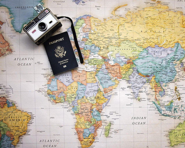 sumber(https://cdn.pixabay.com/photo/2017/09/04/16/58/passport-2714675_1280.jpg)