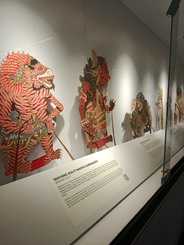 Foto Wayang Kulit Madya Surakarta di Museum Wayang Jakarta, 12 April 2025
