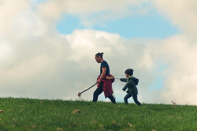 Pentingnya peran seorang ayah dalam membimbing anak. Sumber Gambar : Pixabay.com