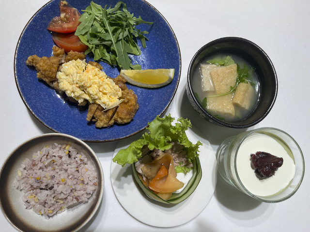 Memasak menu-menu khas Jepang di ABC Cooking Studio di Senayan Park. Foto: Ela Nurlaela/kumparan
