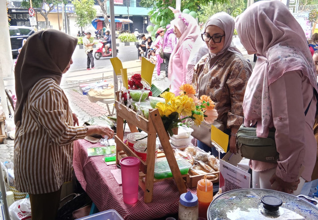 dr. Niken Wening Surjanti, Sp.OG, Dokter Obgyn (berkacamata). Foto: Masruroh/Basra