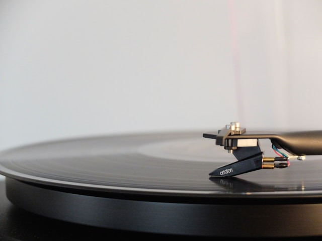 Ilustrasi makna lagu breakeven. Sumber: unsplash.com/Adrian Korte