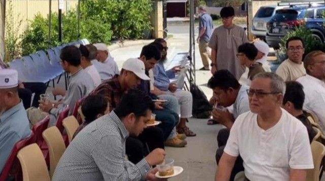 Suasana Halal Bi Halal Jamaah Masjid Al-Latief Perth (Sumber : DT Peduli)