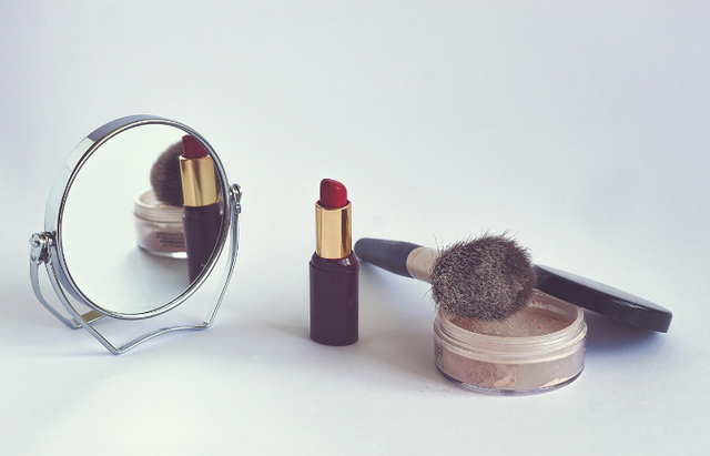 Ilustrasi setting powder untuk kulit kering. Sumber foto: Pixabay/ summa