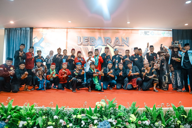 Lebaran Jawara 2025 yang digelar oleh Kampung Silat Jampang (KSJ) Dompet Dhuafa. Bertema “Jaga Silaturahmi, Kuatkan Persaudaraan” yang dilaksanakan pada Minggu (27/04) di Zona Madina, Bogor, Jawa Barat,