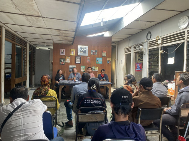 Pertemuan warga sekitar Stasiun Lempuyangan dengan LBH Yogyakarta, Senin (28/4). Foto: Resti Damayanti/Pandangan Jogja