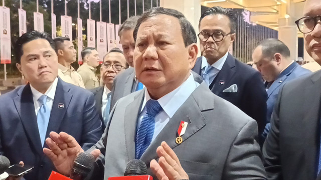 Presiden Prabowo Subianto usai menghadiri acara Townhall Meeting Danantara di Jakarta Convention Center (JCC), Jakarta Pusat, Senin (28/4/2025). Foto: Zamachsyari/kumparan