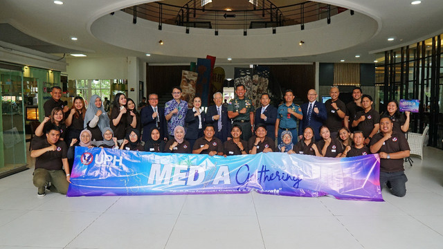 Universitas Pelita Harapan (UPH) kembali menunjukkan komitmennya dalam mempererat hubungan strategis dengan media massa melalui acara tahunan Media Gathering 2025, yang mengusung tema “Building Impact: Connect & Collaborate”. Dalam suasana hangat dan penuh kebersamaan, lebih dari 25 perwakilan media massa nasional terpilih untuk berpartisipasi dalam acara Team Building di Kampus UPH Lippo Village, Tangerang.
