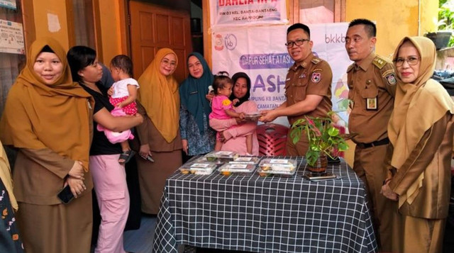 Giat Monitoring Program Stunting DT Peduli bersama Camat Rappocini, Kapuskesmas Kassi-kassi, dan Lurah Banta Bantaeng (Sumber : DT Peduli)