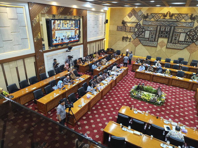 Suasana rapat kerja Komisi IX DPR bersama Menteri Kesehatan Budi Gunadi Sadikin di Kompleks Parlemen Senayan, Jakarta, Selasa (29/4/2025). Foto: Luthfi Humam/kumparan