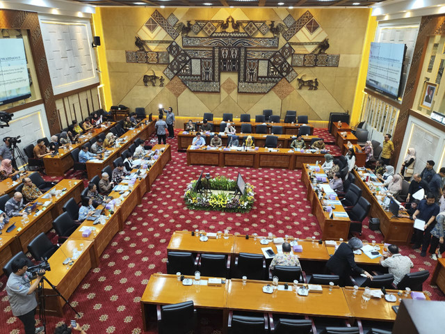 Suasana rapat kerja Komisi IX DPR bersama Menteri Kesehatan Budi Gunadi Sadikin di Kompleks Parlemen Senayan, Jakarta, Selasa (29/4/2025). Foto: Luthfi Humam/kumparan