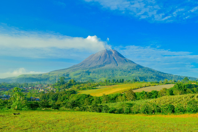 Ada apa di Gunung Karang Pandeglang Banten, foto hanya ilustrasi, bukan tempat sebenarnya: Unsplash/amir hamzah