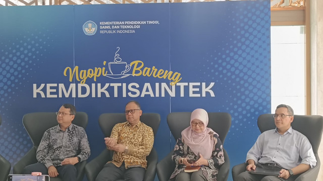 Dirjen Dikti, Khairul Munadi dalam Ngopi Bareng Kemdiktisaintek di Jakarta Pusat, Selasa (29/4/2025). Foto: Zamachsyari/kumparan
