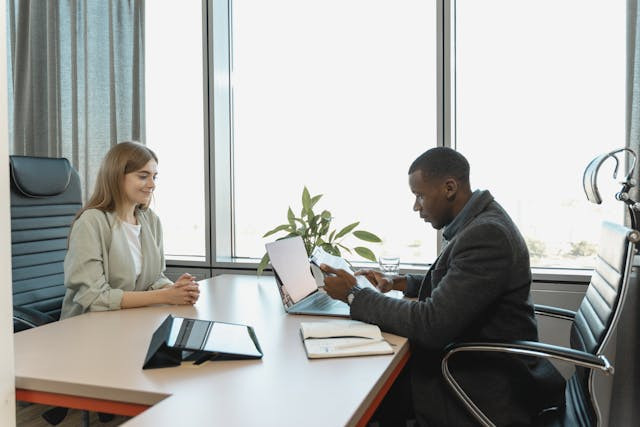 Motivasi Kerja Saat Interview. Foto hanya ilustrasi, bukan tempat sebenarnya. Sumber: Pexels/Tima Miroshnichenko