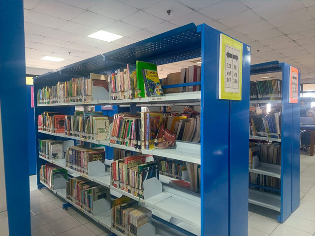 Rak buku Perpustakaan: Dok. Pribadi