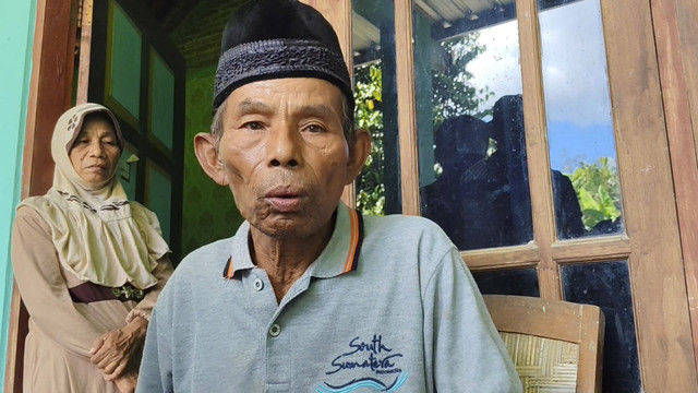 Mbah Tupon (68) warga RT 04 Dusun Ngentak, Kalurahan Bangunjiwo, Kapanewon Kasihan, Kabupaten Bantul yang jadi korban mafia tanah. Foto: Arfiansyah Panji Purnandaru/kumparan