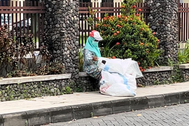 Pengemis di sepanjang Jalan Teknika dari Bundaran depan pascasarjana UGM. Foto: Iqbaltwq/Pandangan Jogja