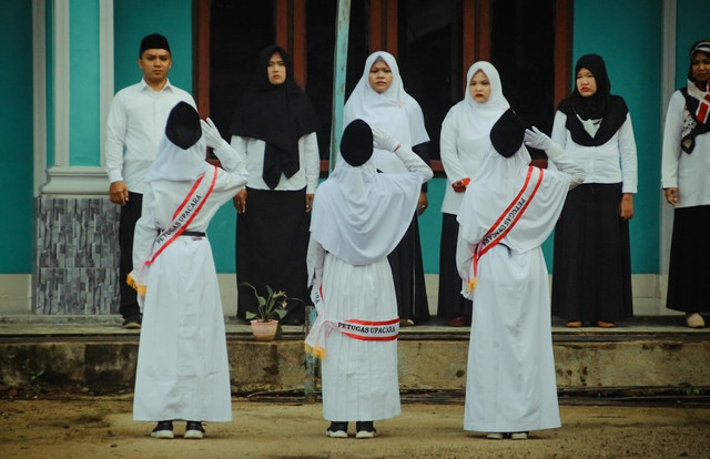 Ilustrasi Lagu yang Cocok untuk Hari Pendidikan Nasional                                                     Sumber Unsplash/Syahrul Alamsyah Wahid