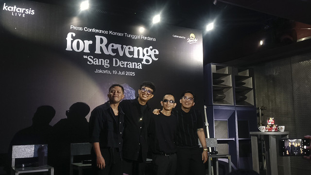 Grup band for Revenge dalam konferensi pers konser tunggalnya yang bertajuk Sang Derana, di kawasan Blok M, Jakarta Selatan, Selasa (29/4/2025). Foto: Giovanni/kumparan