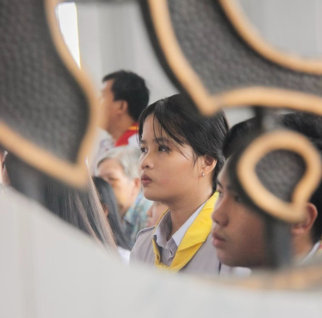 Ilustrasi: Pendidikan cermin masa depan (Sumber: Hoang Loc. Under the Unsplash License)