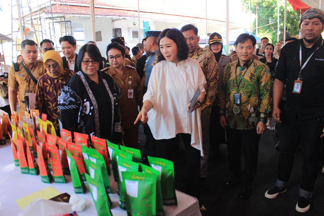 Wamen PPPA, Veronica Tan, dalam kegiatan pelatihan pengembangan kapasitas usaha yang digelar oleh PNM. (ist)