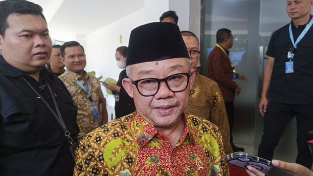 Mendikdasmen Abdul Mu'ti usai menutup Konsolidasi Nasional Pendidikan Dasar dan Menengah Tahun 2025, Sawangan, Depok, Jawa Barat, Rabu (30/4/2025). Foto: Thomas Bosco/kumparan
