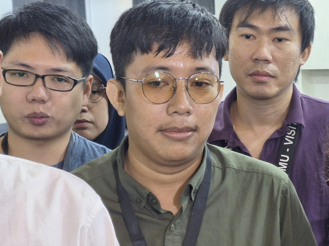 Konsumen Meikarta sekaligus ketua Komunitas Peduli Konsumen Meikarta (PKPKM) Yosafat Erland dalam audiensi konsumen Meikarta dengan Badan Aspirasi Masyarakat (BAM) DPR RI di Kompleks Parlemen Senayan, Jakarta Pusat pada Rabu (30/4/2025). Foto: Argya D. Maheswara/kumparan