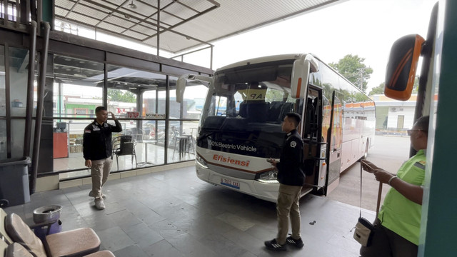 Uji coba bus listrik Antar Kota Antar Provinsi (AKAP) antara Kalista dan PO Efisiensi. Foto: Dok. Efisiensi