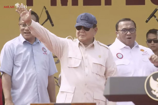 Presiden RI Prabowo Subianto hadir di peringatan May Day 2025 di kawasan Monas, Jakarta, Kamis (1/5/2025). Foto: YouTube/Sekretariat Presiden